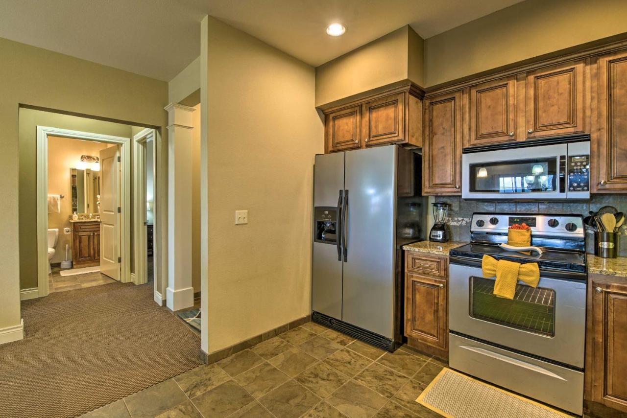 Inviting Branson Condo With Outdoor Dining Area Exterior photo